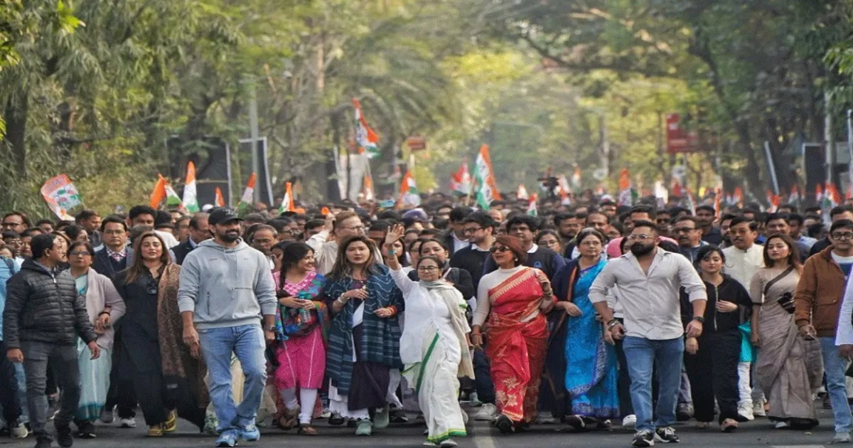 Mamata Banerjee Takes to Kolkata Streets in Protest Over ED Raids at I-PAC