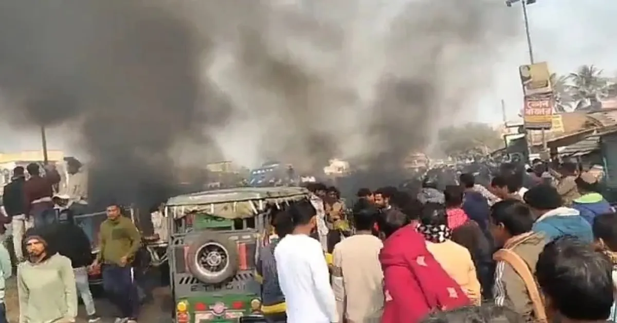 #JUSTIN: Highway Blocked for Hours in Bengal After Migrant Worker's Suspicious Death