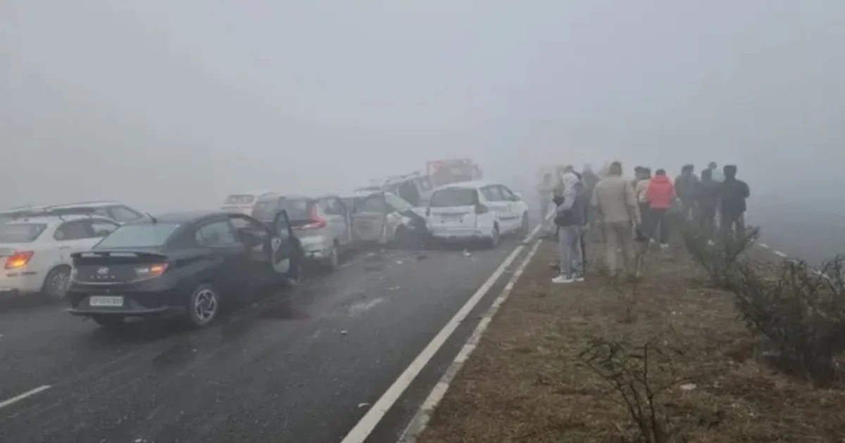 12 Injured in Major Fog-Induced Pile-Up on Delhi-Lucknow Highway