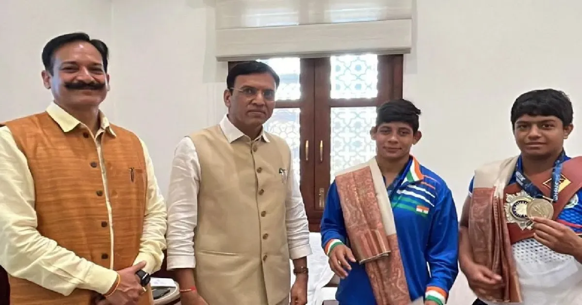 Young Wrestling Stars Honored: U-17 Champions Tour India's Parliament