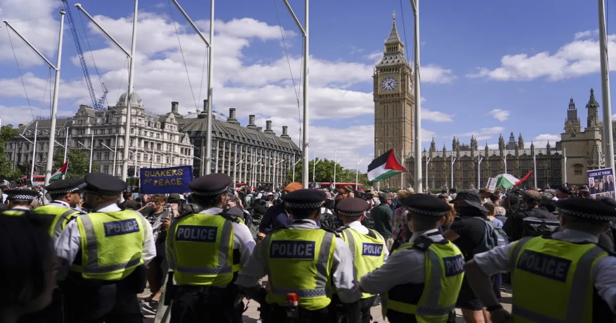 london-police-arrest-466-in-pro-palestinian-protest-cra
