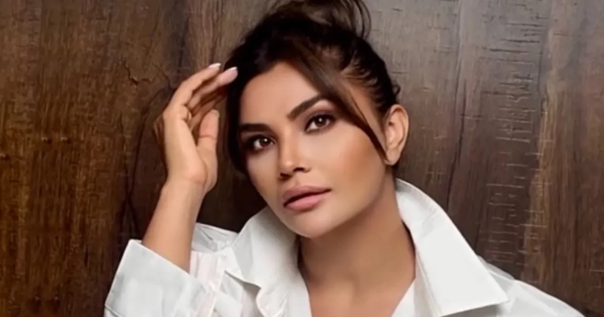 instagram-star-sandeepa-virk-nabbed-in-40-crore-money-l
