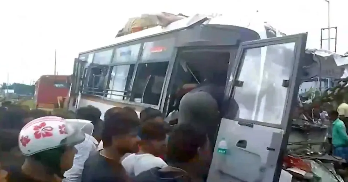 Tragic Bus Crash in Burdwan Kills 10 Bihar Pilgrims