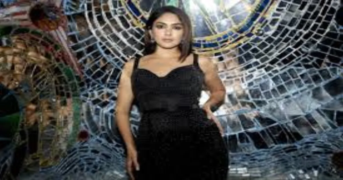 i-never-thought-i-could-do-this-mrunal-thakur-shocks-fa