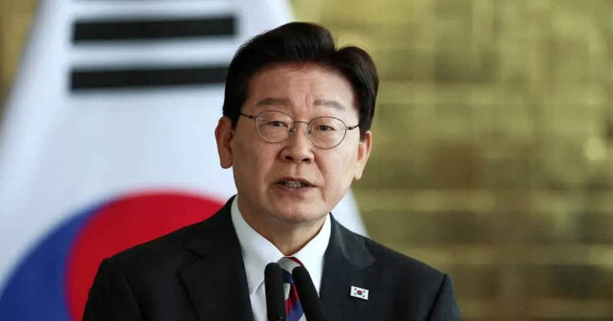 South Korean President’s Approval Rating Hits New Low Amid Cabinet Reshuffle Controversy