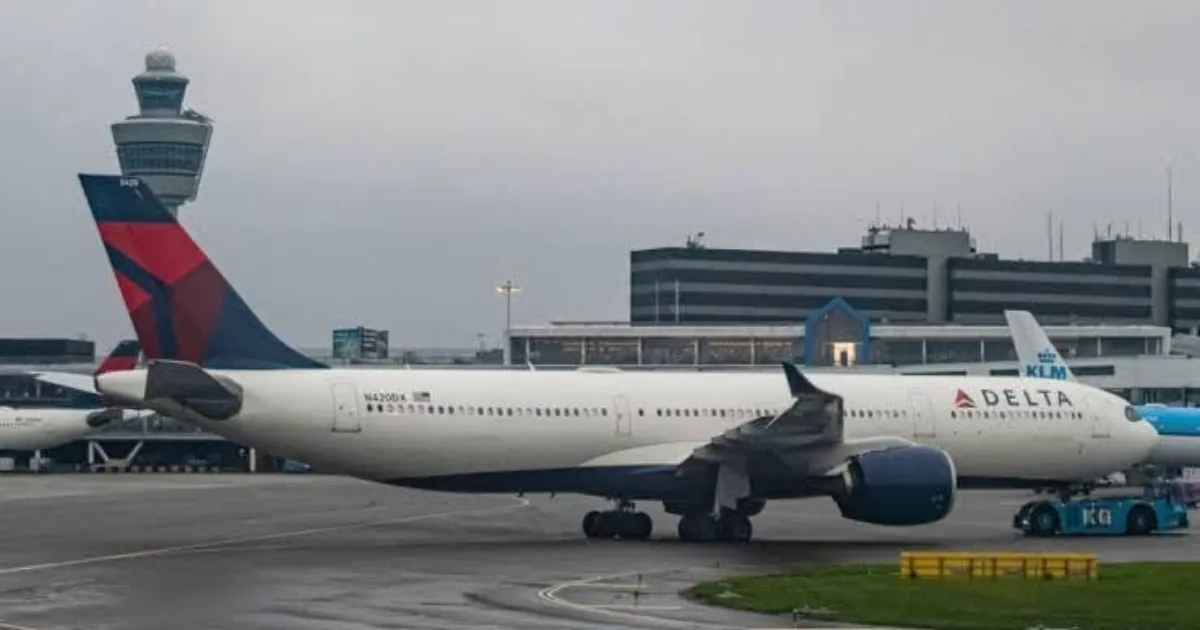 severe-turbulence-injures-25-on-delta-flight-forces-eme