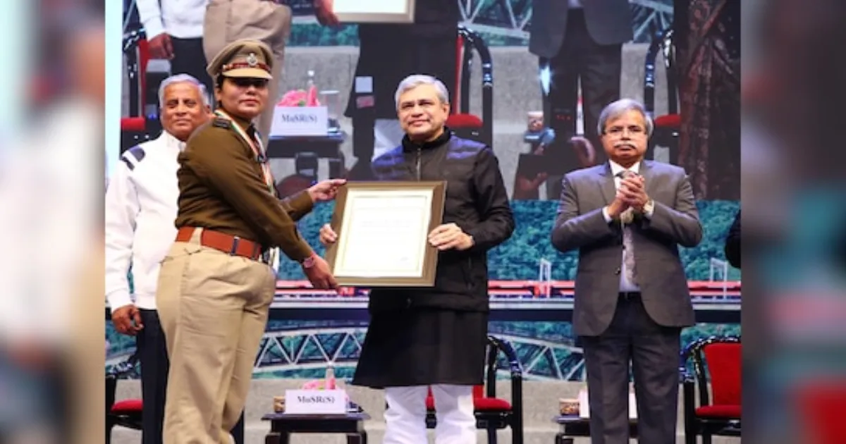 Woman Cop’s Heroic Feat Earns Railways’ Top Honour for Saving 150+ Kids