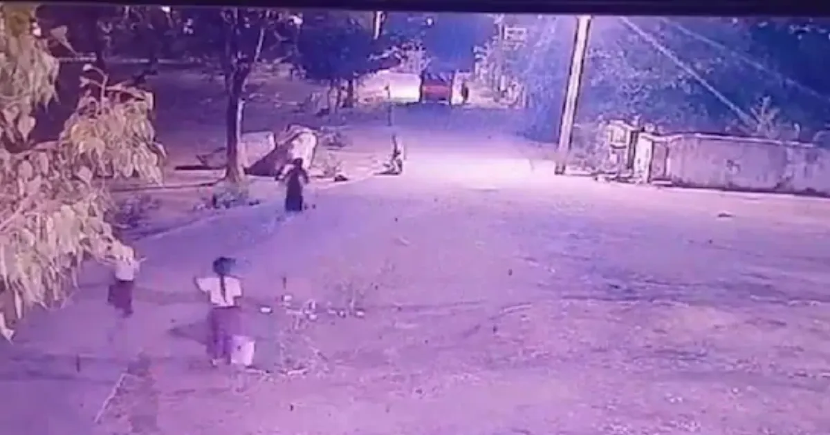 Tragic Death of Class 8 Girl in Telangana After Falling from Autorickshaw