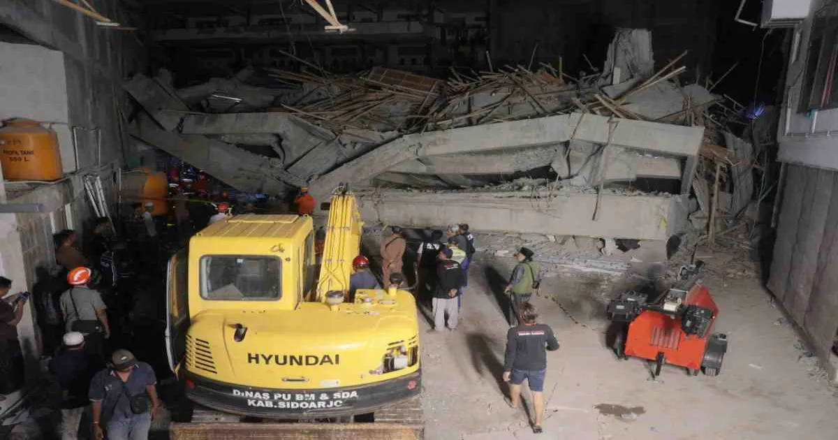 Tragic Indonesia School Collapse: Rescuers Race to Save Trapped Students