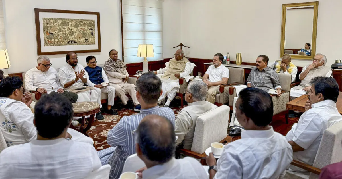 INDIA Bloc Plans Showdown Over ‘Vote Chori’ SIR Storm