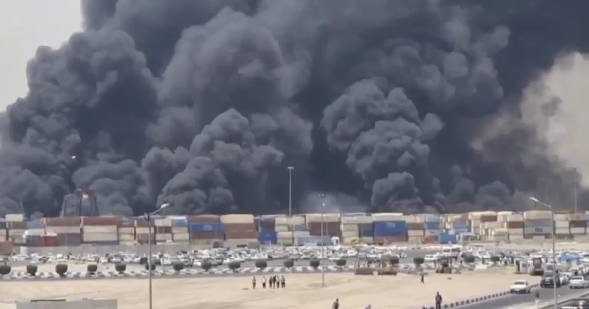 #BREAKING: Huge Blast At Bandar Abbas Port in Iran
