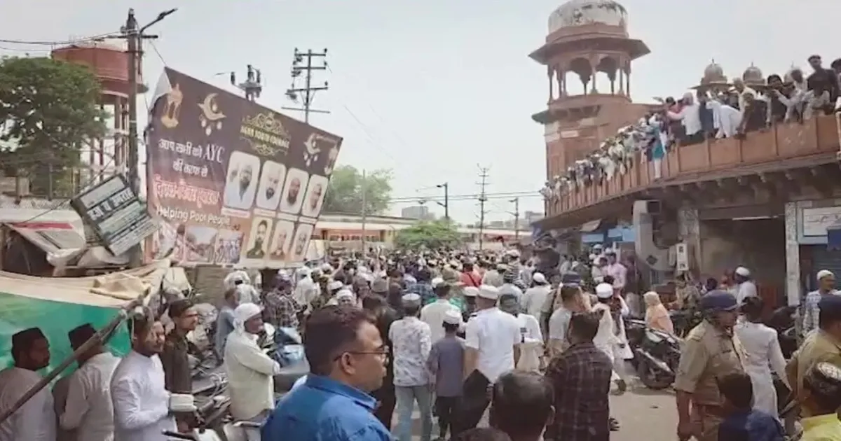 Agra on Edge! 60 Booked for Protest After Pig Head Found in Jama Masjid