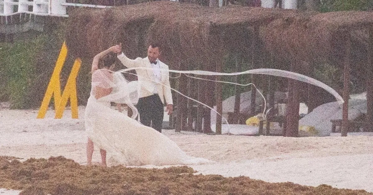 Beach Wedding for Jennifer Aniston’s Ex Justin Theroux
