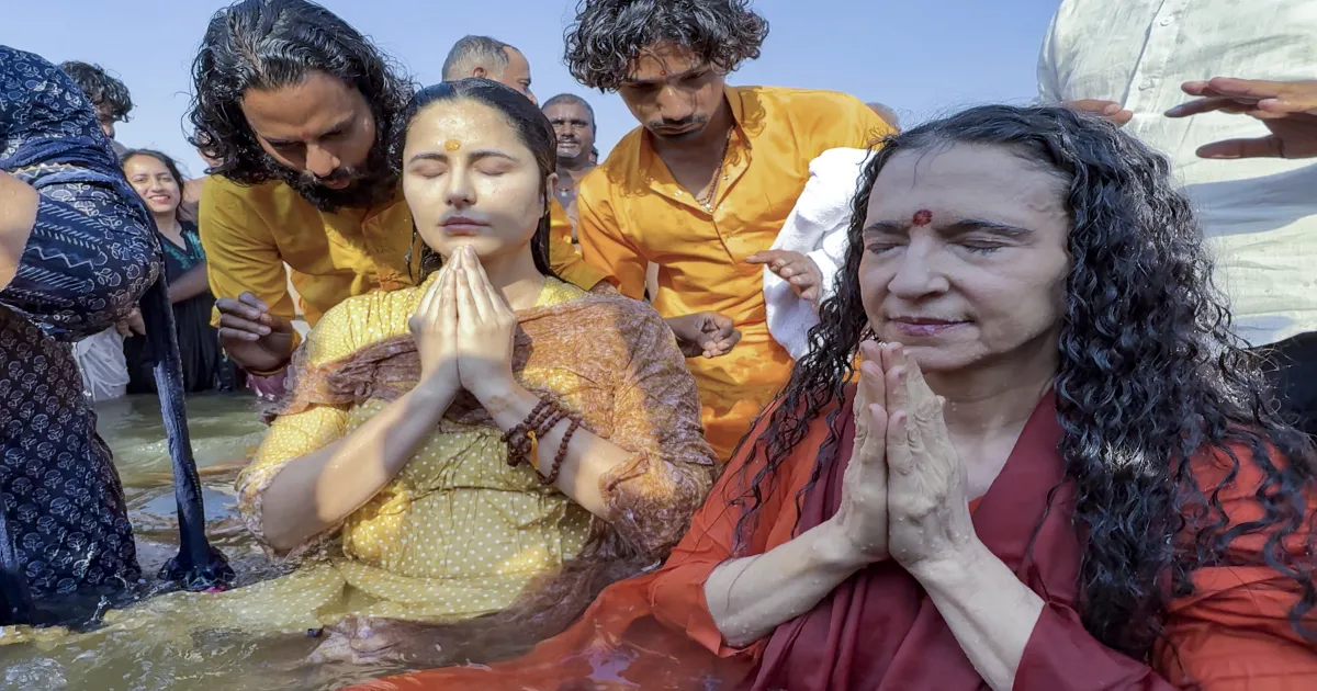 katrina-kaif-visits-maha-kumbh-2025-with-mother-in-law