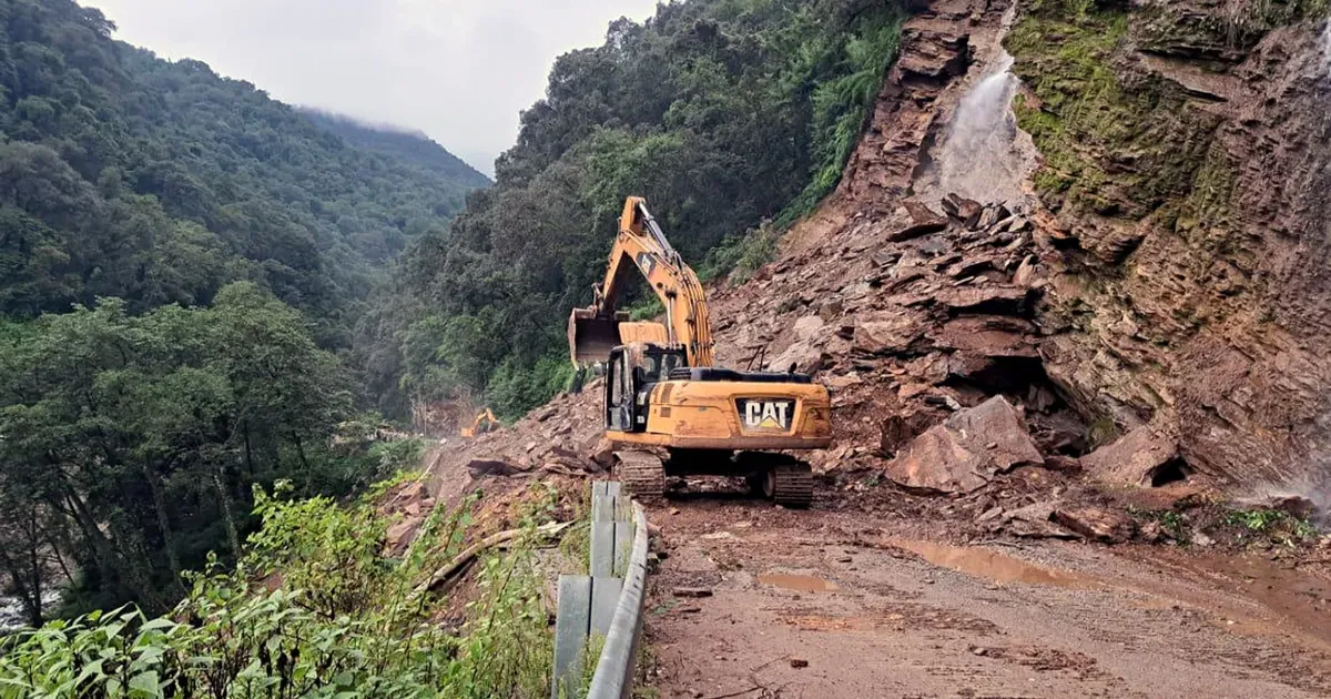 Kedarnath Yatra Paused After Landslide Blocks Sonprayag Route