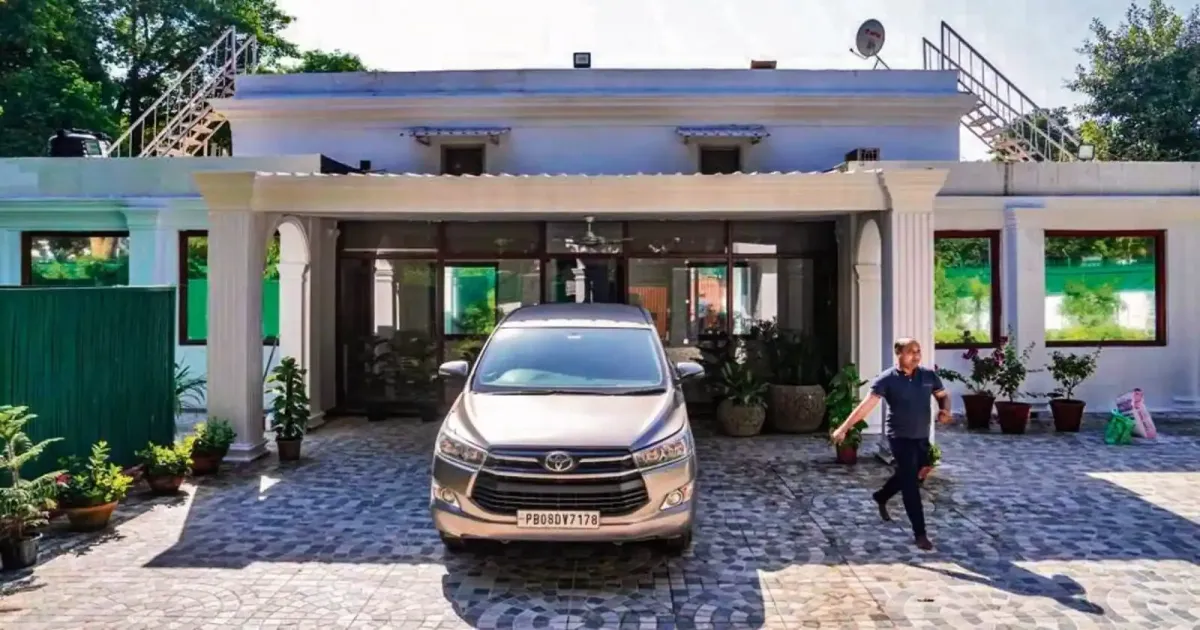 Arvind Kejriwal Finally Moves Into Spacious Lutyens’ Bungalow After Year of Uncertainty