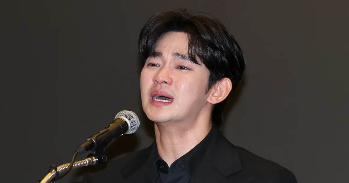 Teary Eyed! K-Drama Star Kim Soo-hyun Accepts Dating Kim Sae-Ron as Adults