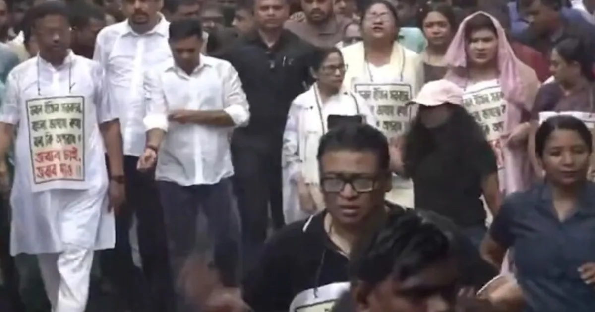 Mamata Banerjee Leads Thousands in Kolkata Rally Against ‘Harassment’ of Bengalis