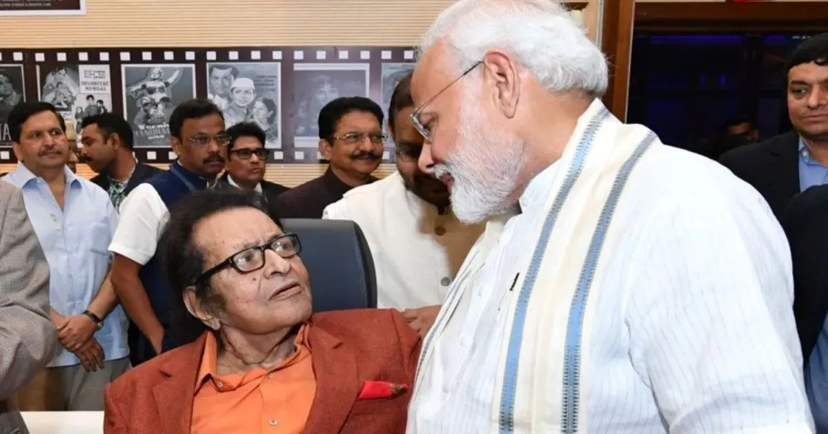 Politicians Mourn the Death of Veteran Filmmaker Manoj Kumar