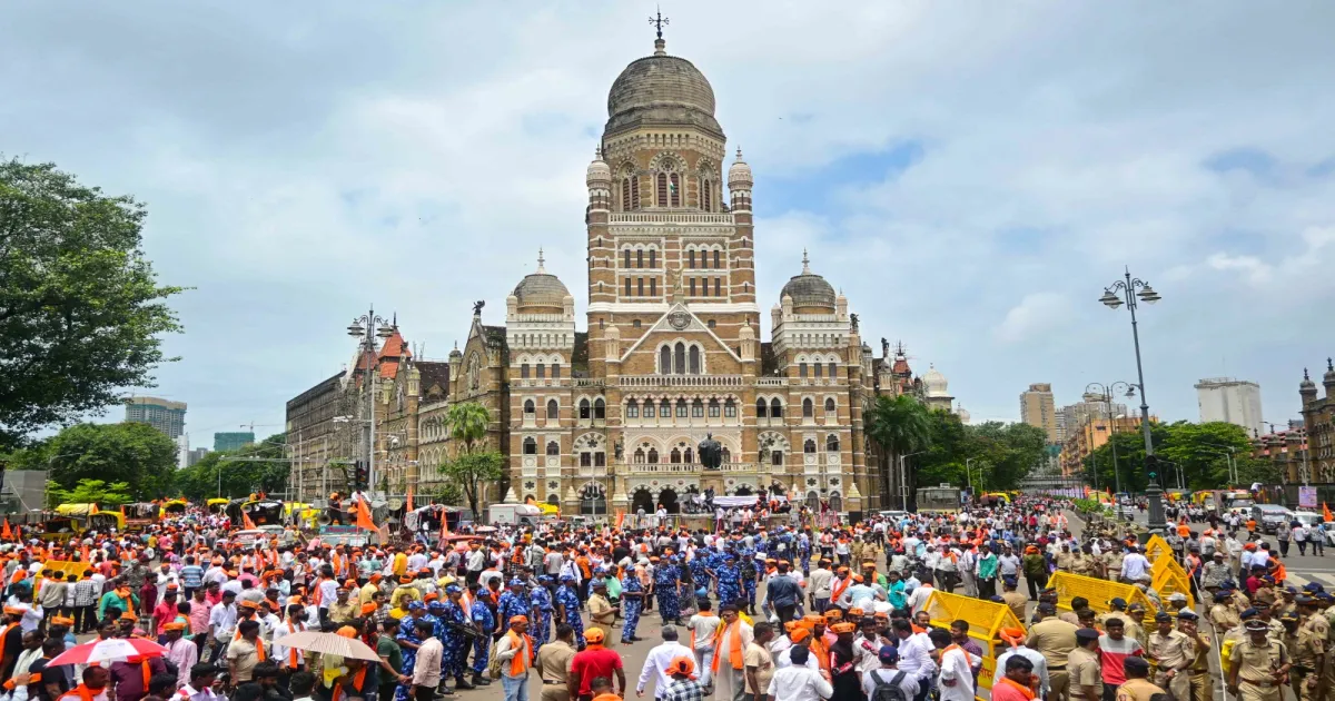 maratha-protesters-transform-mumbais-heritage-zone-into