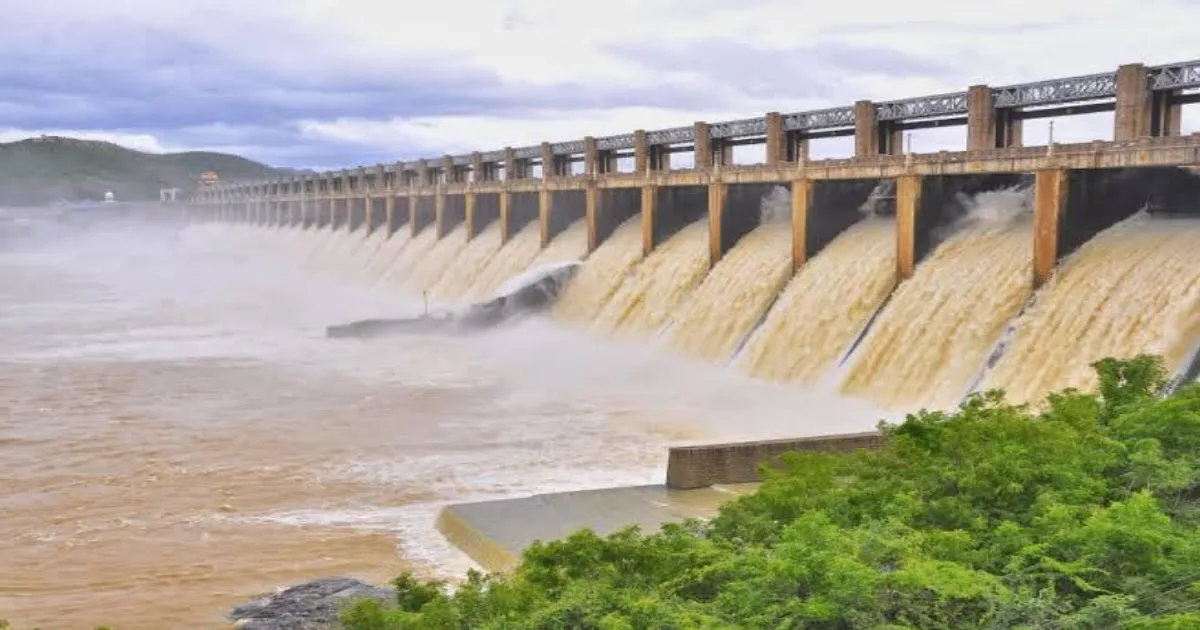Tamil Nadu Farmers Demand Water from Mettur Dam