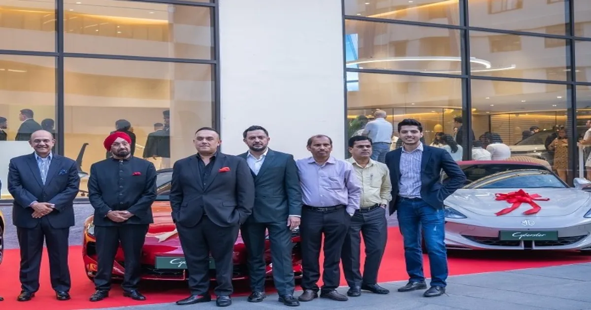 mg-cyberster-shakes-up-indias-ev-scene-with-bengaluru-l
