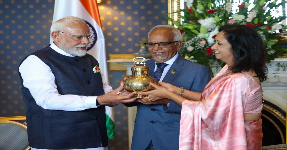 PM Modi Presents Mahakumbh Holy Water, Makhana, Banarasi Saree to Mauritius President