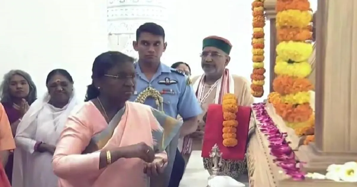 President Murmu Offers Prayers, Installs Massive Shri Ram Yantra in Ayodhya