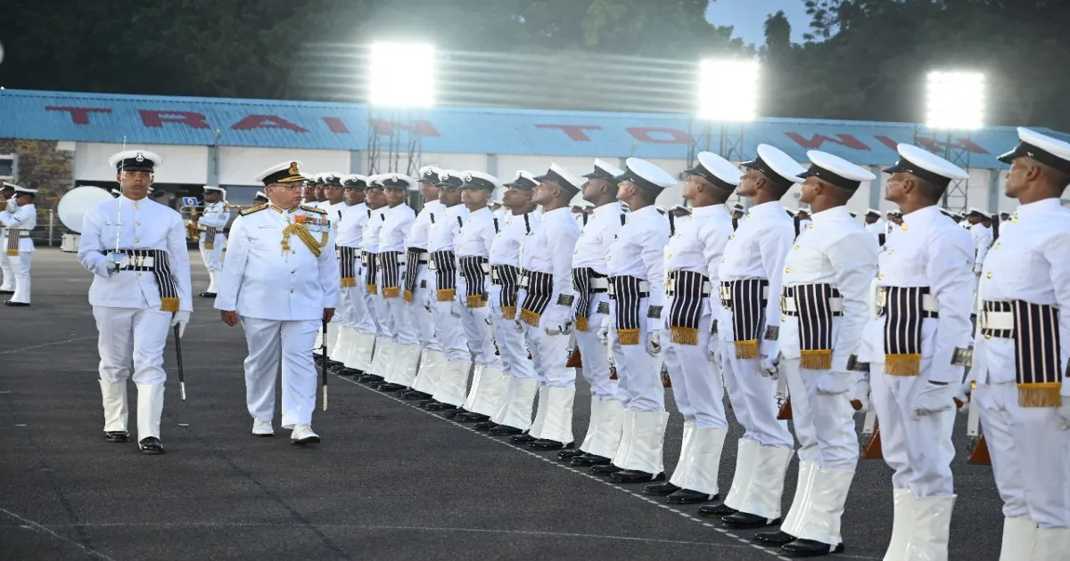 2000-agniveers-stun-at-odisha-naval-parade