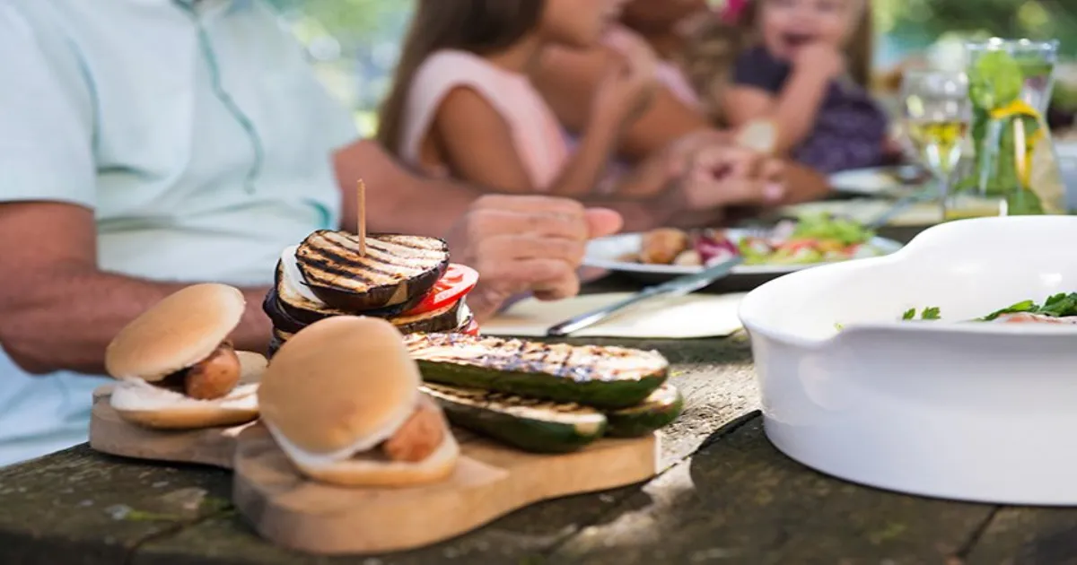 dont-let-your-picnic-turn-into-a-food-poisoning-nightma