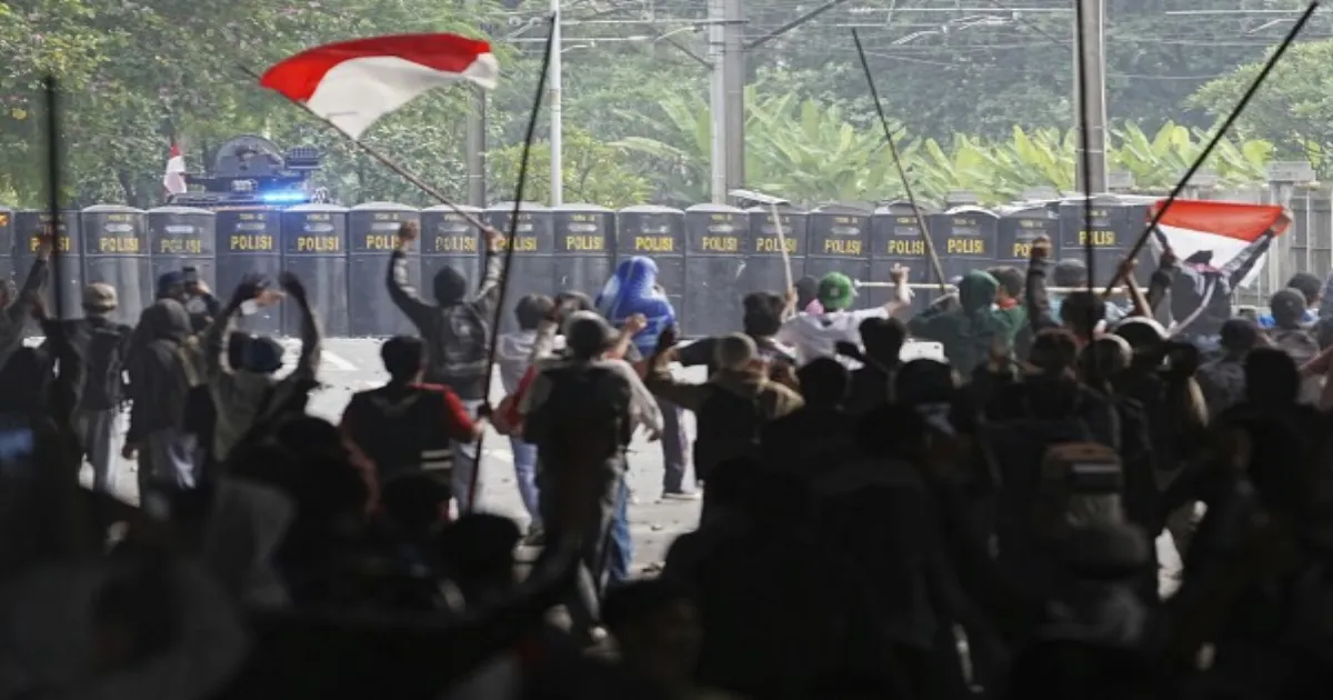 Jakarta Sees Student Clashes Over Lawmakers’ Lavish Pay