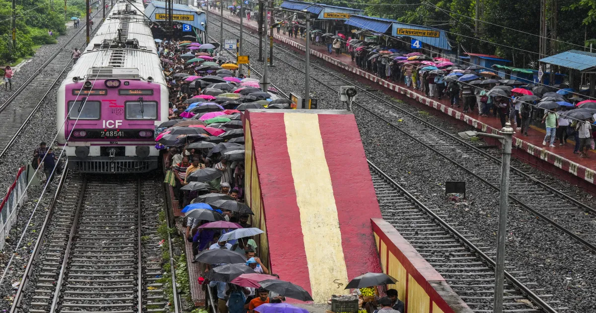 Kolkata Grapples with Severe Waterlogging as Heavy Rains Batter Southern West Bengal