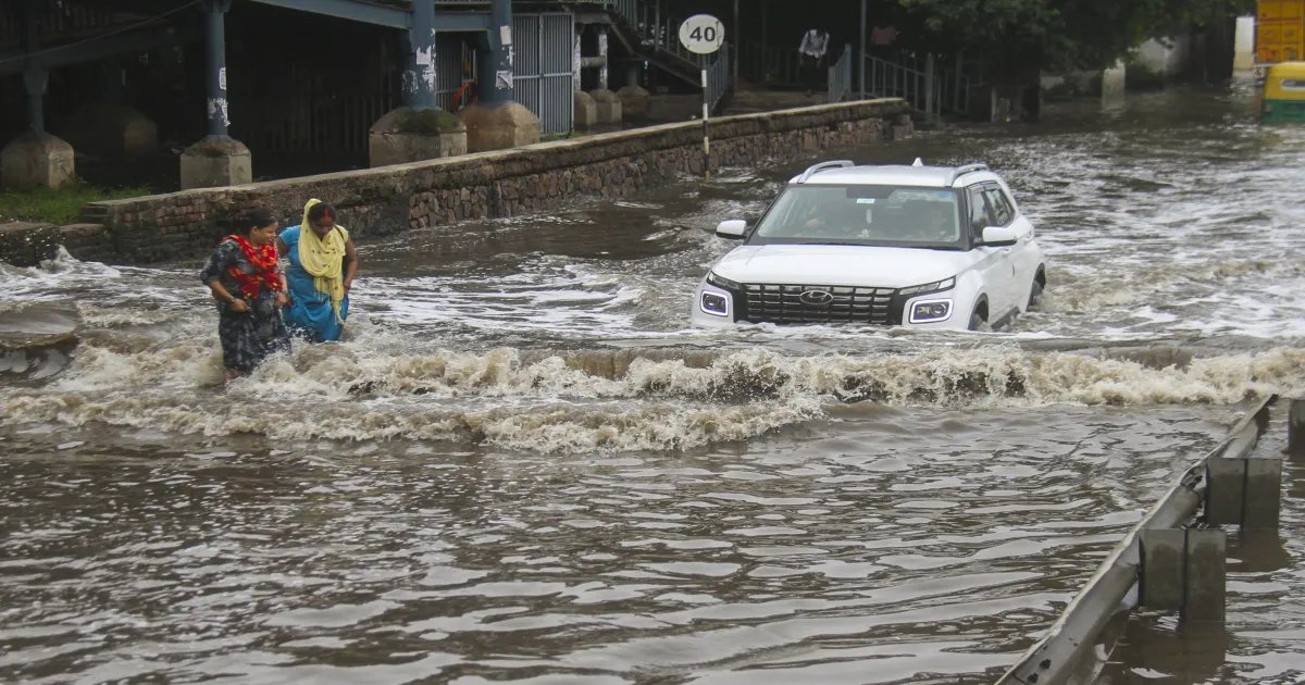 gurugram-drowns-in-chaos-as-rains-flood-city