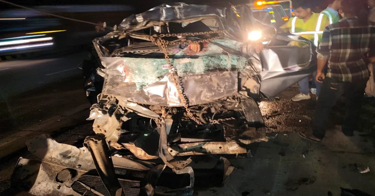 Tragic Crash on Yamuna Expressway Claims Six Lives, Injures Two 