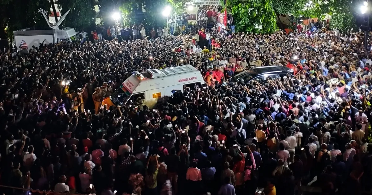 Kerala Mourns: Tributes Pour in for Achuthanandan