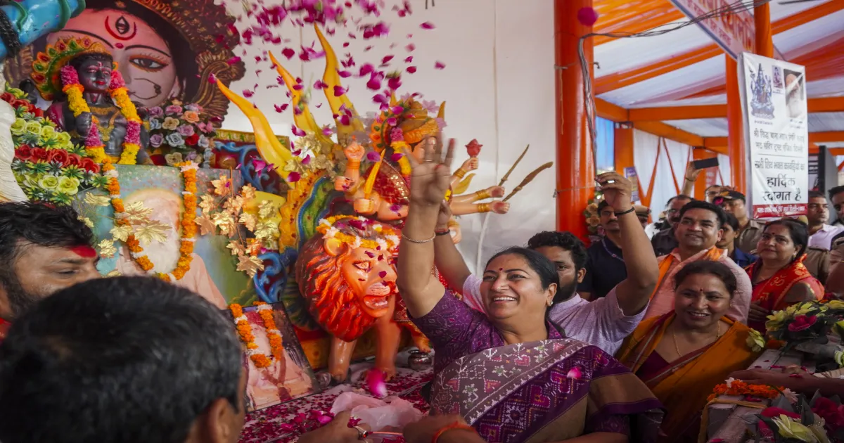 Delhi CM Welcomes Kanwar Yatra Pilgrims!