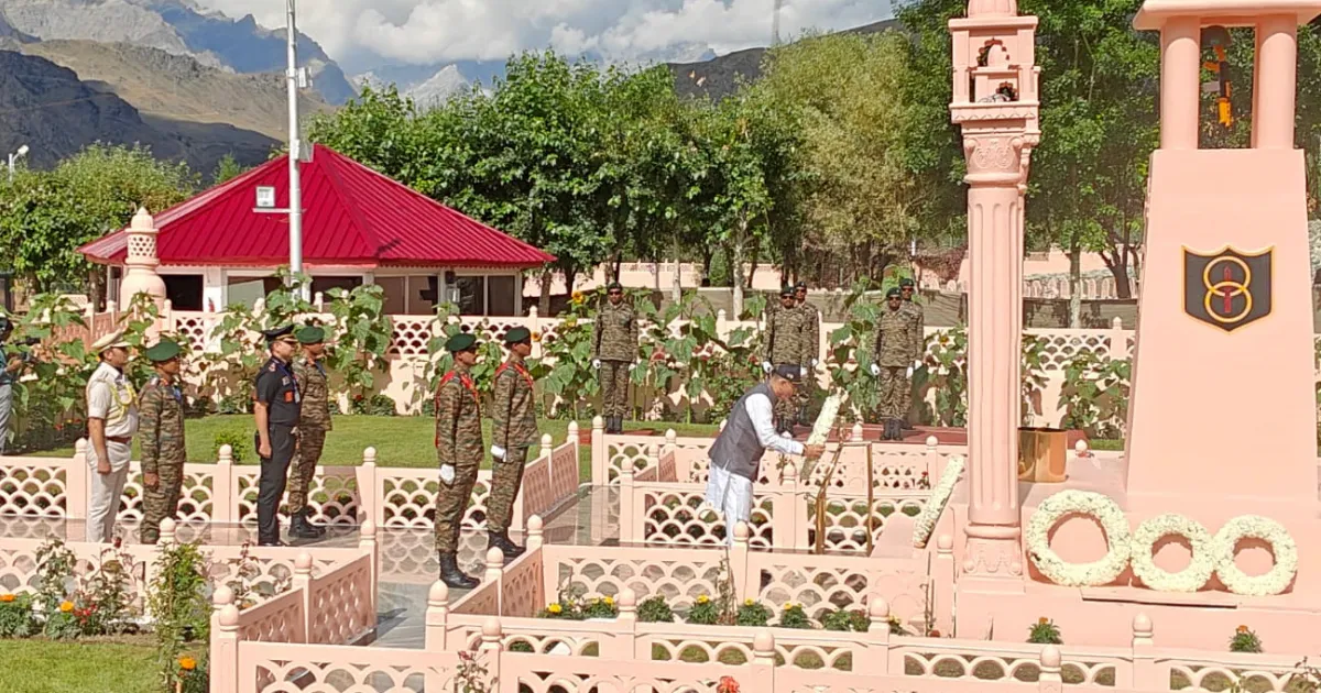 Mandaviya, Seth lay wreaths at Kargil War Memorial