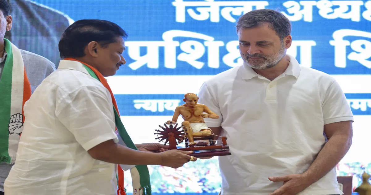 Rahul Gandhi Backs Gujarat Dairy Farmers in Fight Against Low Prices and BJP Grip!