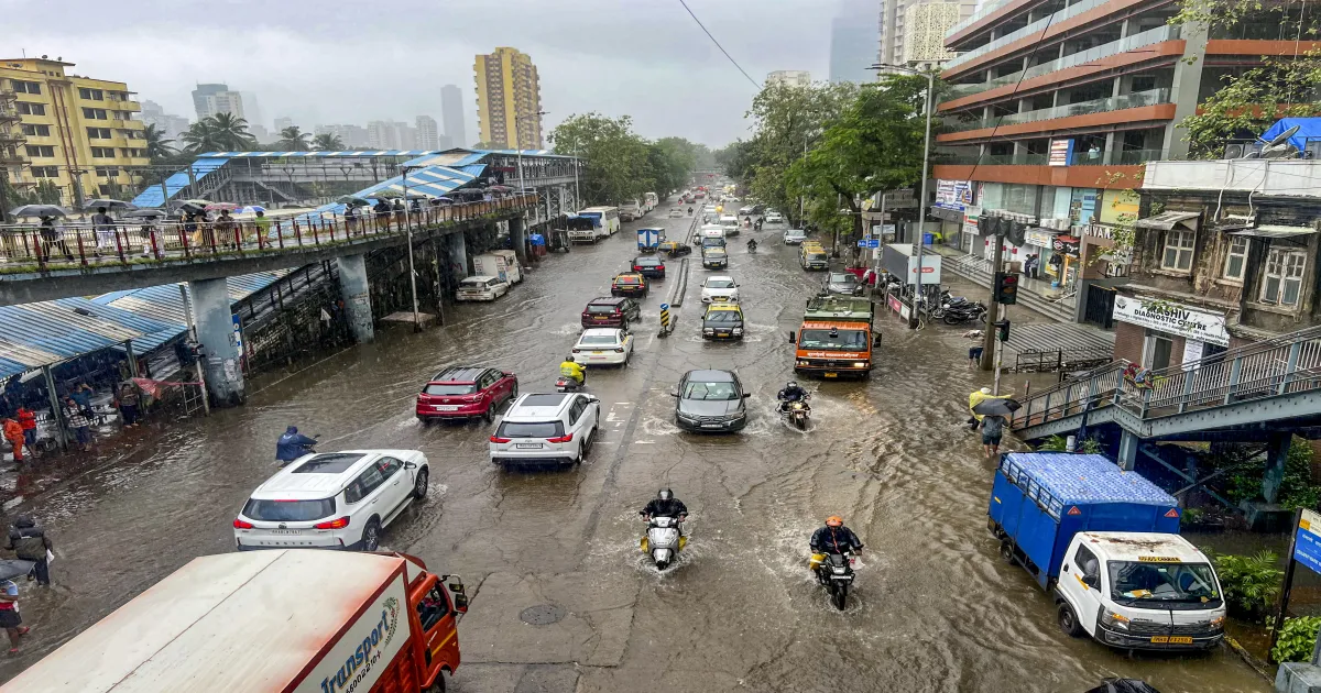 mumbai-paralyzed-by-torrential-rains-schools-shut-red-a