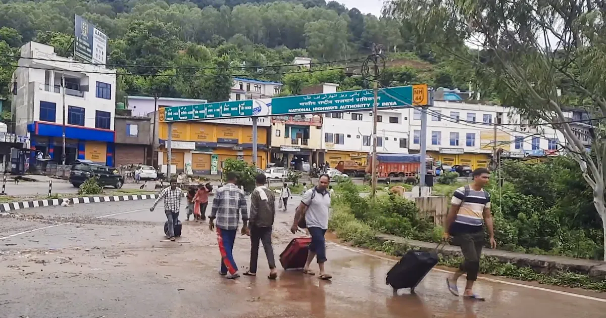 Landslides Paralyze Jammu-Srinagar Highway for Third Day