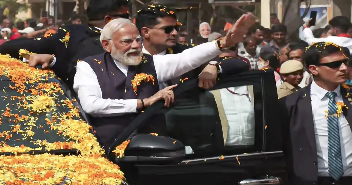 PM Modi Receives Grand, Emotion-Filled Welcome in Udupi Ahead of ‘Laksha Geeta Pathana’