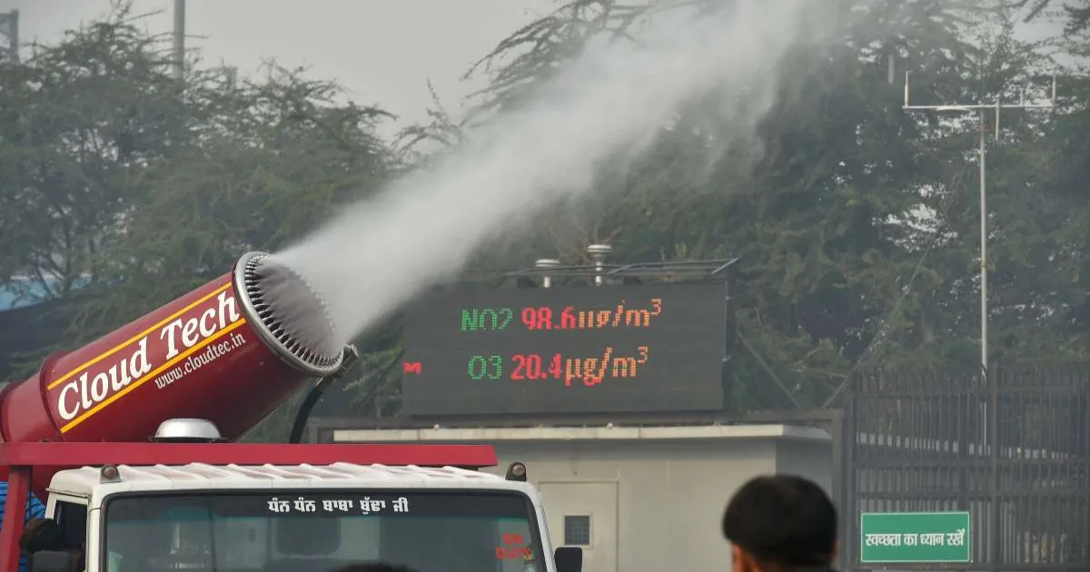 Delhi’s Fight Against Dust Heats Up: Mist Sprayers Coming to Connaught Place, Khan Market & More!