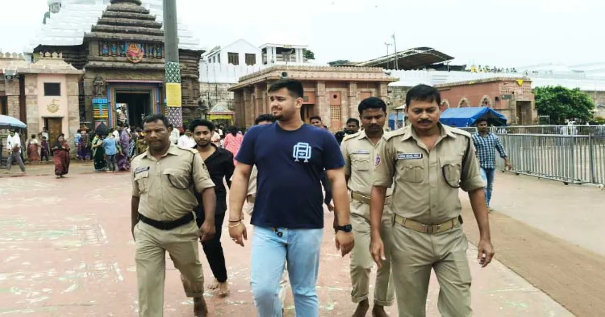 Caught in the Act: Man Busted with Secret Spy Glasses at Sacred Jagannath Temple!