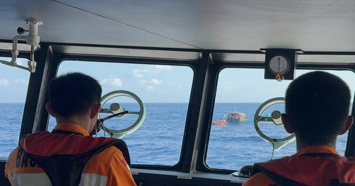 Five Survivors Rescued After Indonesia Boat Sinks, 20 Others Missing