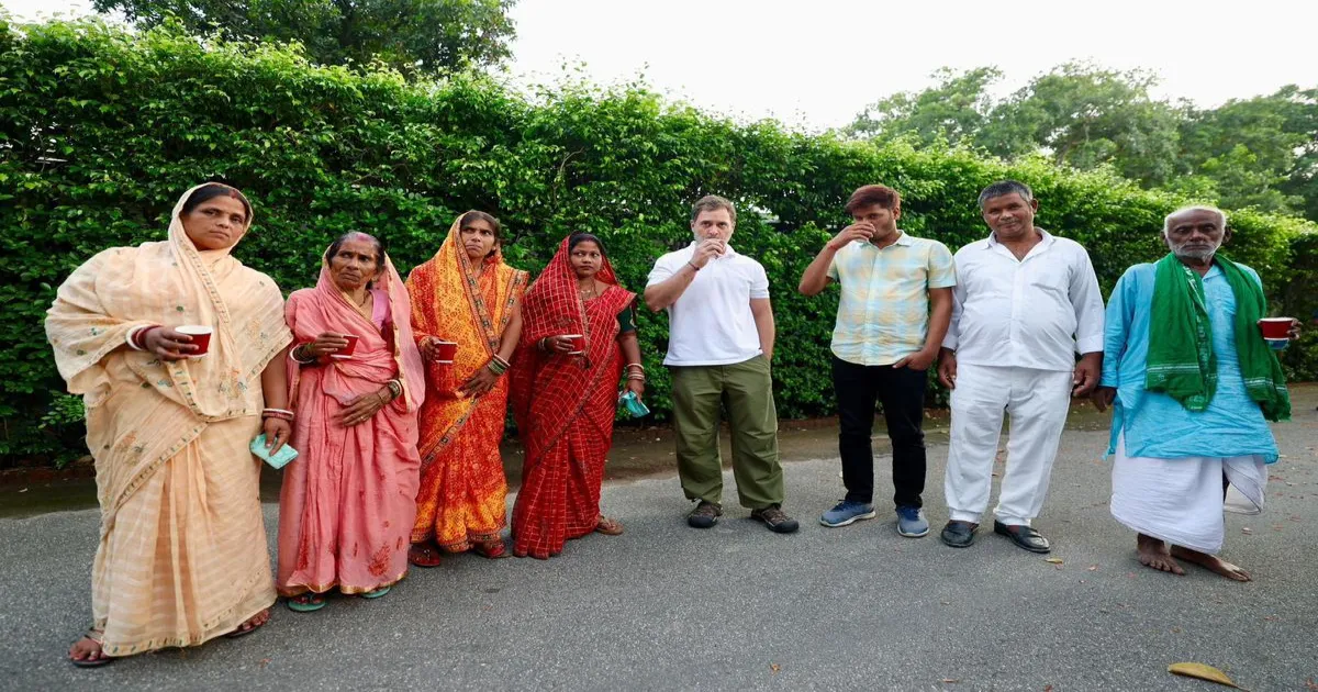 Rahul Gandhi Meets Bihar Voters Wrongly Marked ‘Dead’ by EC