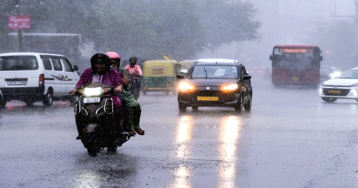 Heavy Rain, Strong Winds Forecast Across Six Tamil Nadu Districts Today