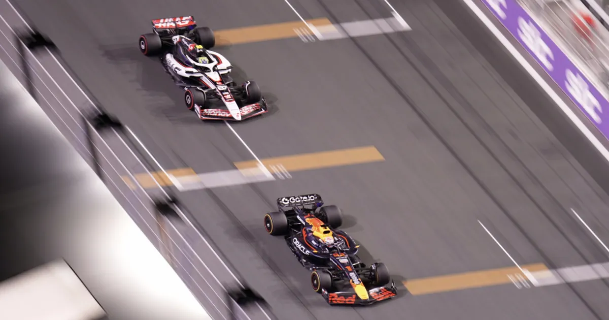 Verstappen Edges Piastri to Take Pole for Saudi Arabian Grand Prix