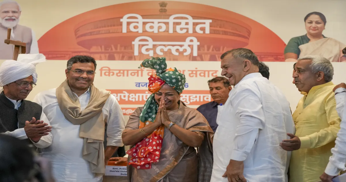 Rekha Gupta Meets Farmers, Pledges Support in Budget