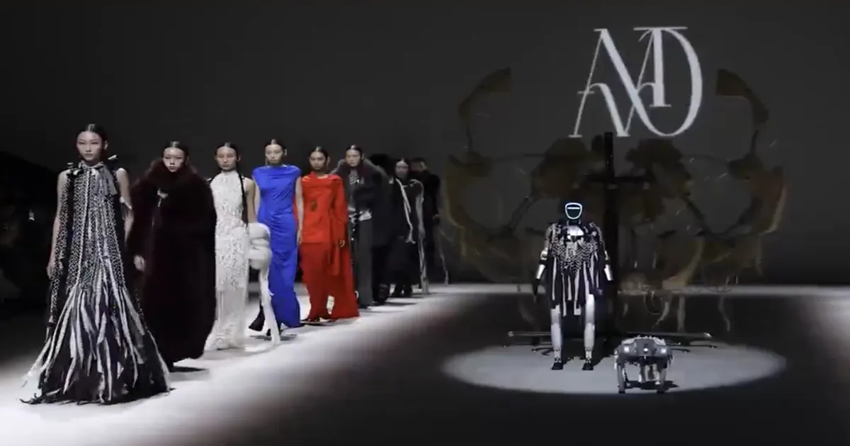 Robots on the Runway! Humanoid Stuns Shanghai Fashion Week