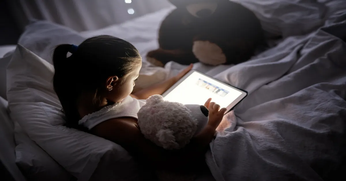 screen-use-before-bed-may-increase-insomnia-risk-by-60